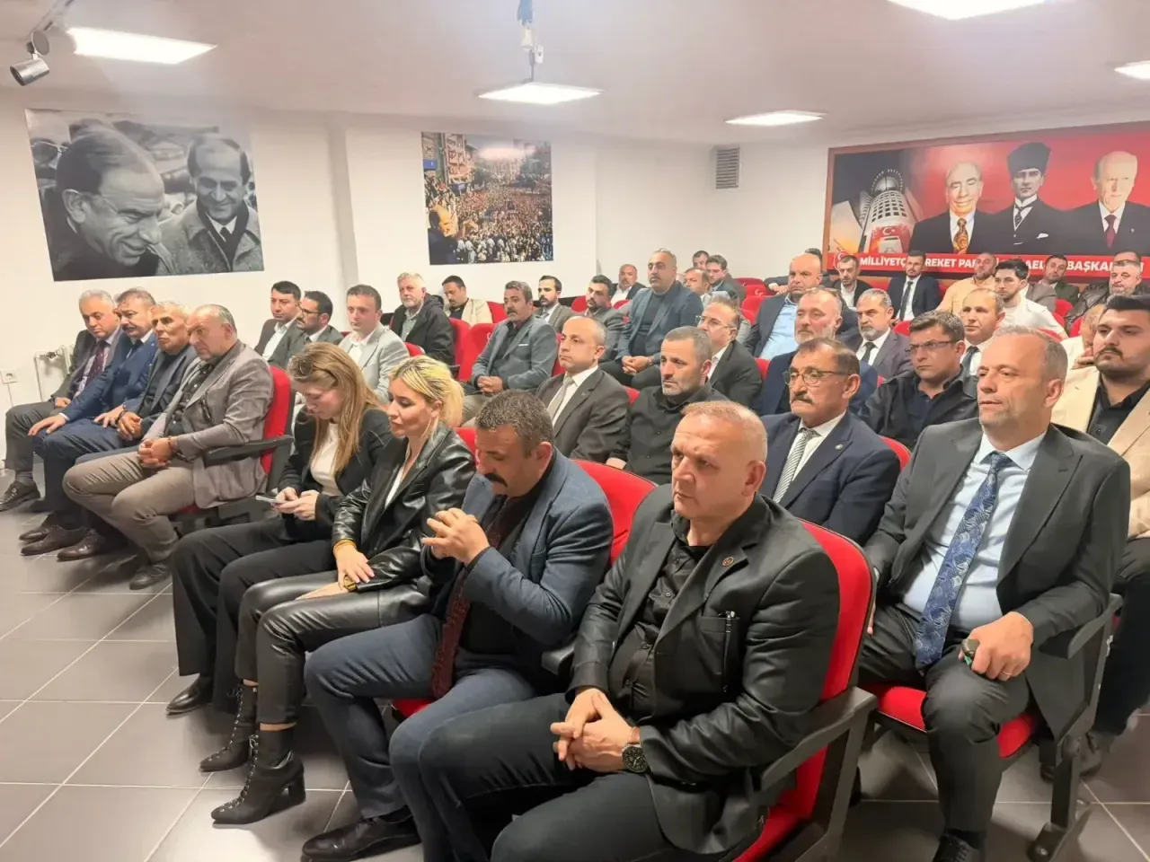 MHP Kocaeli'de Yeni Dönem: Kamil Akın Yeni Divan Kurulunu Duyurdu
