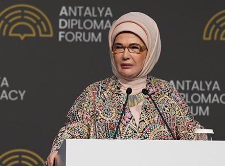 Emine Erdoğan'dan ADF'de Tarihi Çağrı: Filistin'de Eğitim Direniş Cephesidir