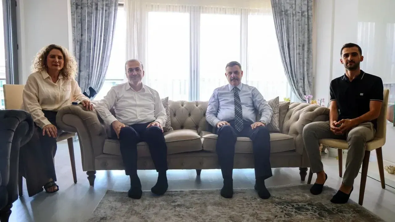 Kocaeli'de Vefa Buluşması: Bakan Çiftçi'den Şahin Talus'a Ziyaret
