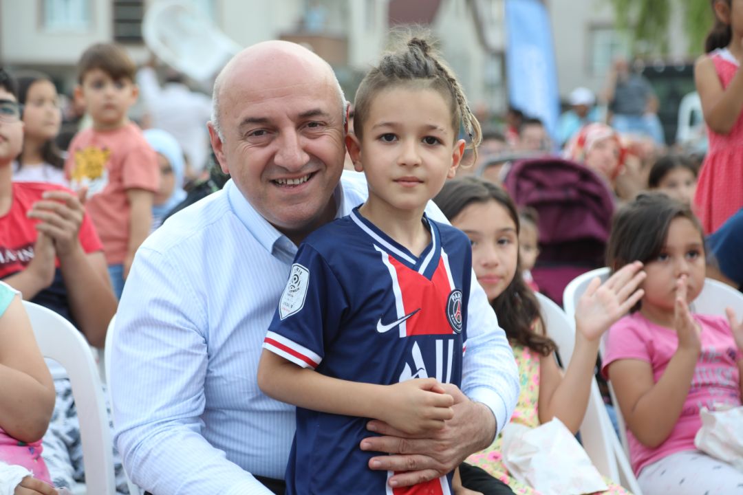 Darıca Belediye Başkanı Muzaffer Bıyık'tan 23 Nisan Çocuk Bayramı Mesajı