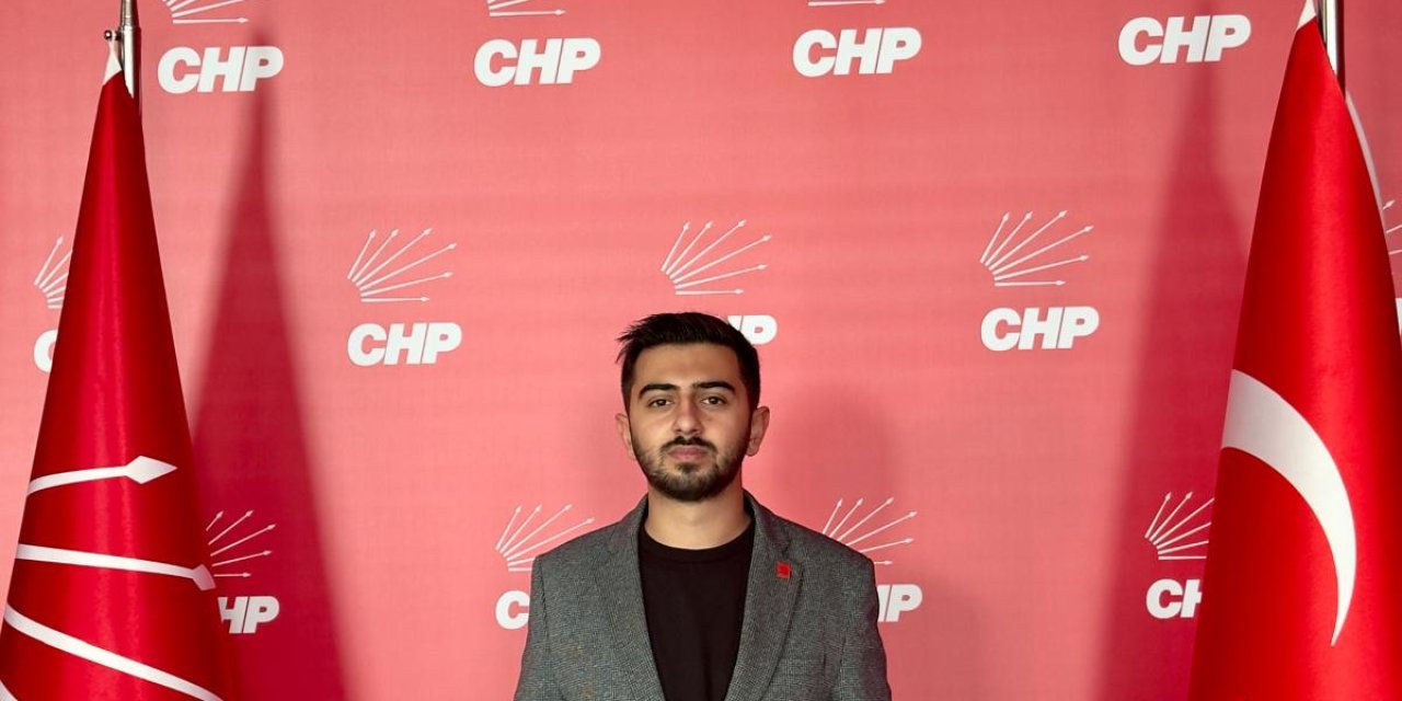 Kocaeli'de Billboard Krizi: CHP'li Gençlerden Atatürk Temalı Gece Operasyonu