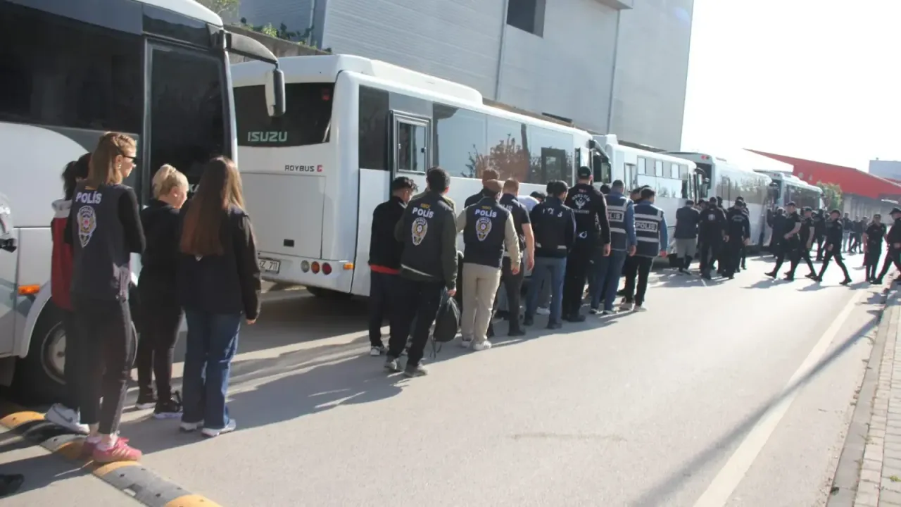 102 Milyonluk Vurgun: Sahte Araç Kiralama Çetesine 29 İlde Operasyon