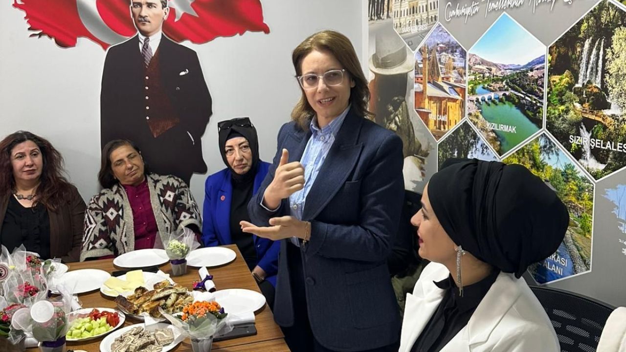 Berna Abiş: Kocaeli Farklı Kültürlerin Birlikte Yaşadığı Şanlı Bir İl