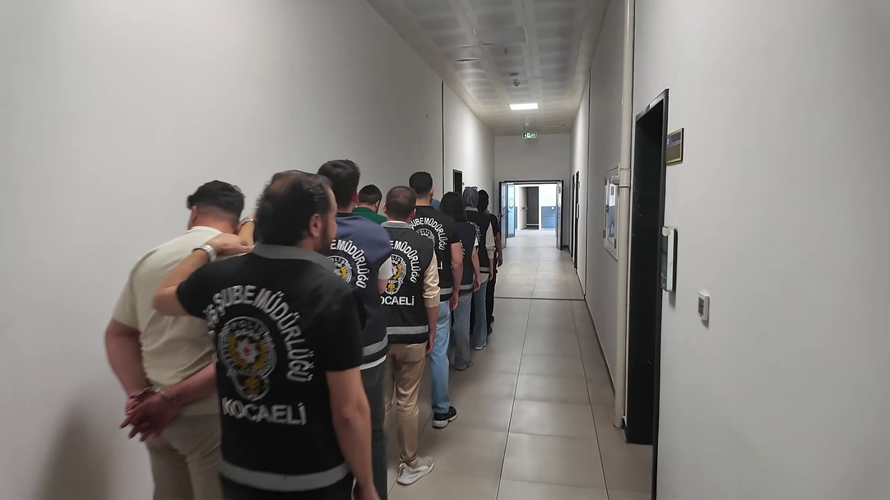 Kocaeli Merkezli Dev Fuhuş Operasyonu: 14 Kişi Tutuklandı